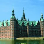 Frederiksborg Slot er også en spændende seværdighed i Købehavn, eller nærmere bestemt Hillerød